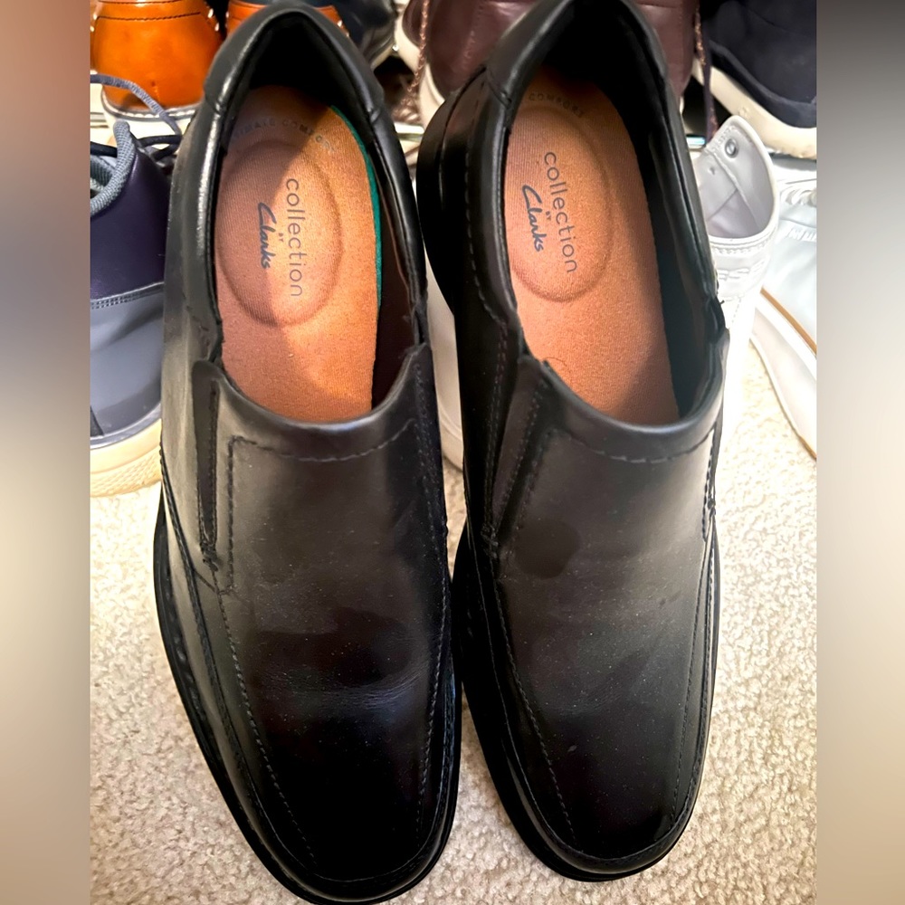 Clarks Men’s size 11 slip on leather shoes